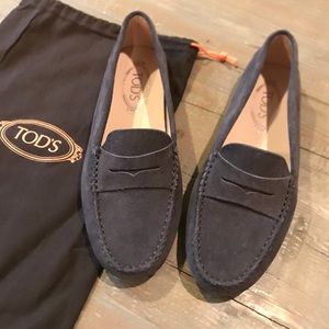 Tod’s Gommino Driving Shoes in Suede- Grey
